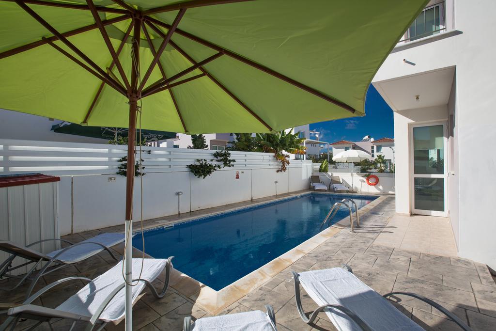 Avra Villas Paralimni Zimmer foto