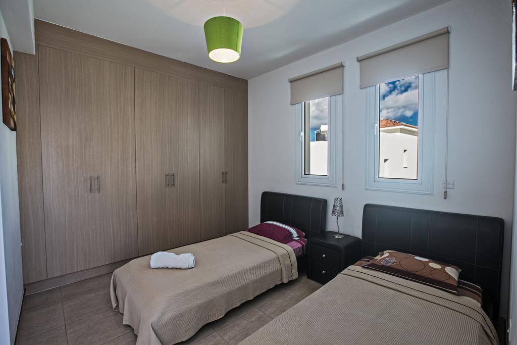 Avra Villas Paralimni Zimmer foto